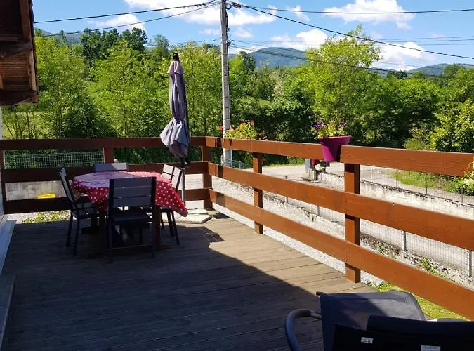 Les Trois Lions アパート